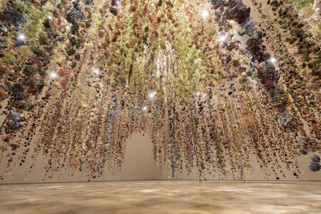 In London, an Enormous Exhibition of 500+ Works Roots Out the Creative Seeds of Flowers